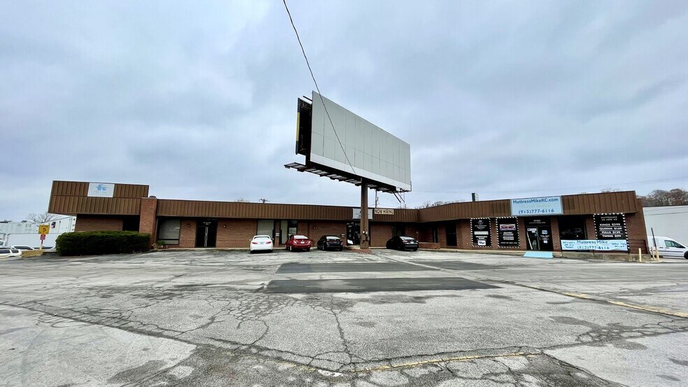 More Photos Of 3100-3102 S 24th St, Kansas City Storefront Retail Office For Lease