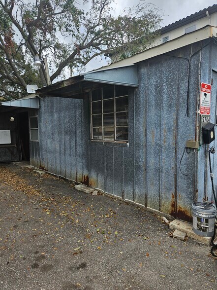 More Photos Of 2704 W Azeele St, Tampa Warehouse For Lease