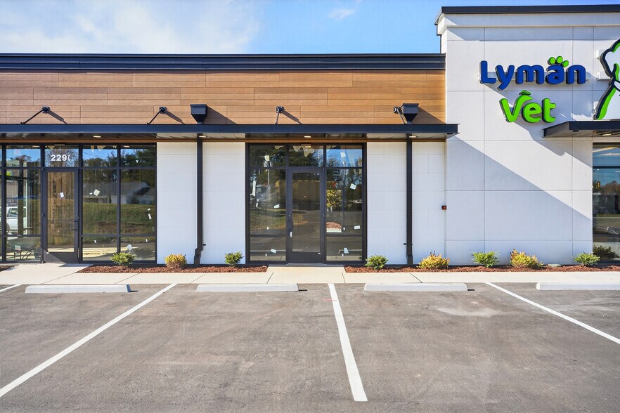 More Photos Of 201-229 Charlotte Hwy, Lyman Unknown For Lease