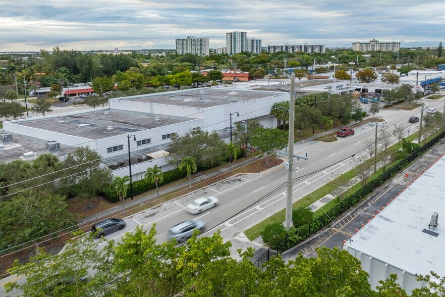 More Photos Of 912-915 S Dixie Hwy E, Pompano Beach, Pompano Beach Manufacturing For Lease