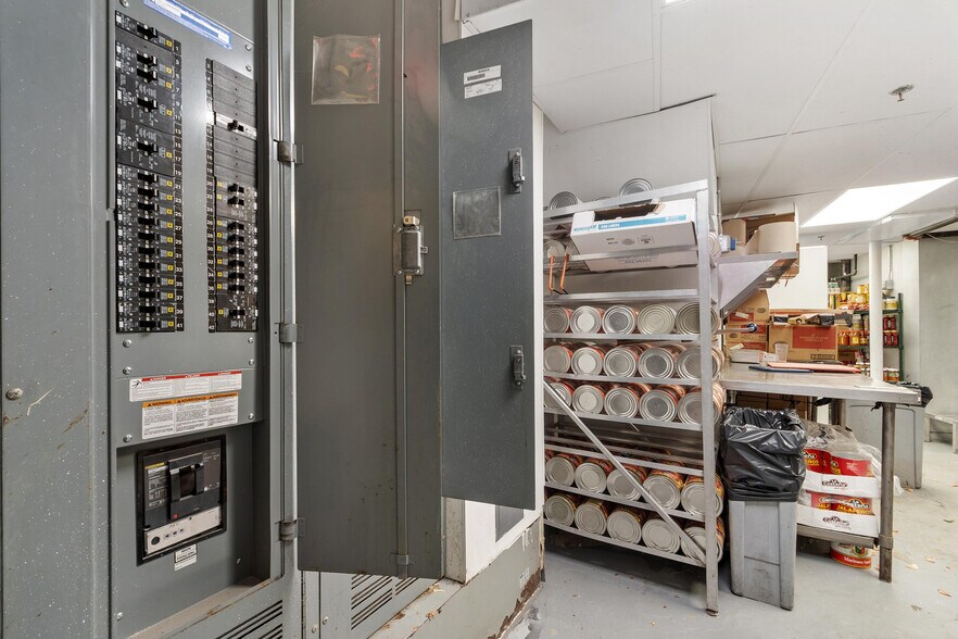 More Photos Of 172 Hanover St, Portsmouth Restaurant For Sale