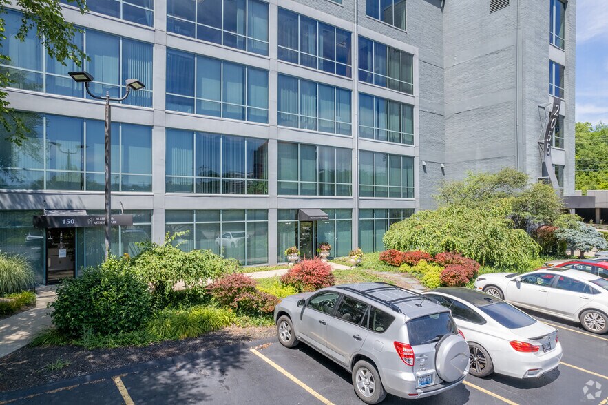 More Photos Of 2055 Reading Rd, Cincinnati Medical For Lease