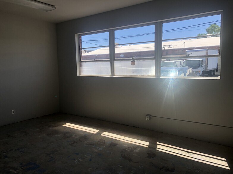 More Photos Of 12017-12021 Vose St, North Hollywood Warehouse For Lease