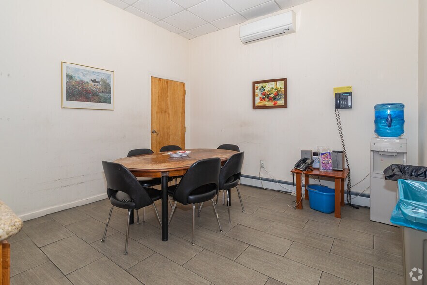 More Photos Of 8805 76th Ave, Glendale Warehouse For Sale