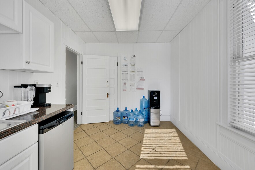 More Photos Of 1813 Main St, Blakely Office For Sale