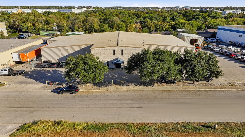 More Photos Of 315 N Park Dr, San Antonio Warehouse For Sale