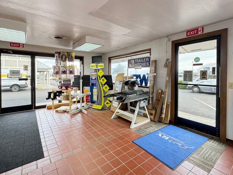 More Photos Of 275 S 7th Ave, Sequim Auto Repair For Sale