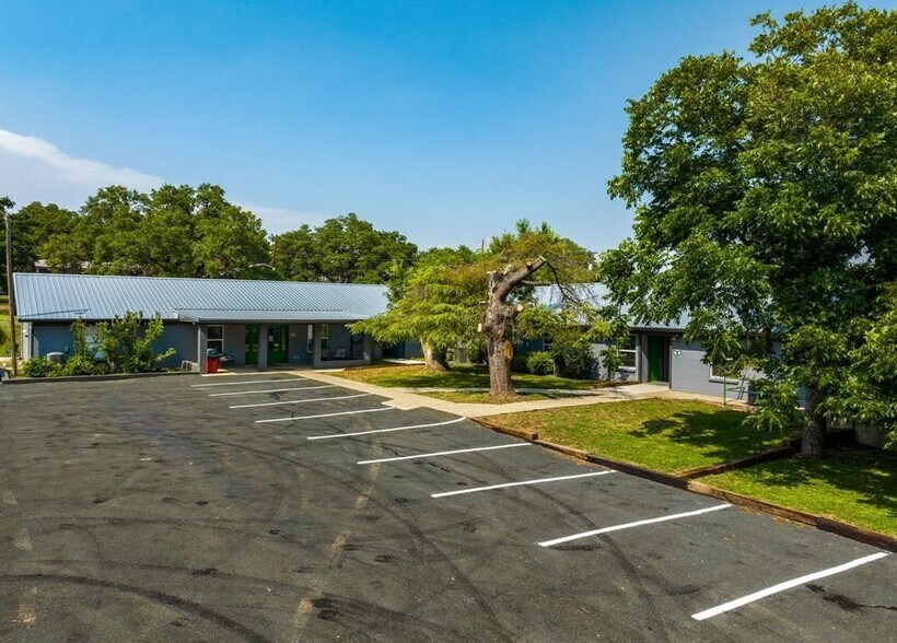 More Photos Of 618 Live Oak St, Blanco Apartments For Sale