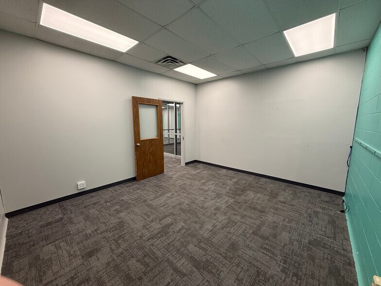 More Photos Of 2960 W Enon Rd, Xenia Flex For Lease