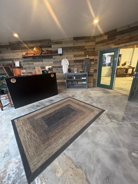 More Photos Of 3305-3311 Grande Vista Dr, Newbury Park Warehouse For Sale