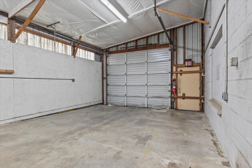 More Photos Of 890 N Main St, Independence Warehouse For Sale