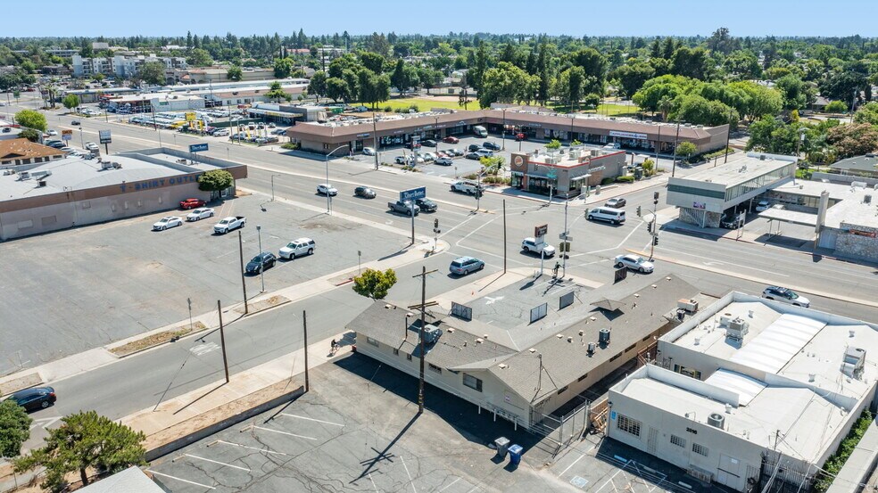 More Photos Of 2804 N Blackstone Ave, Fresno Office For Sale