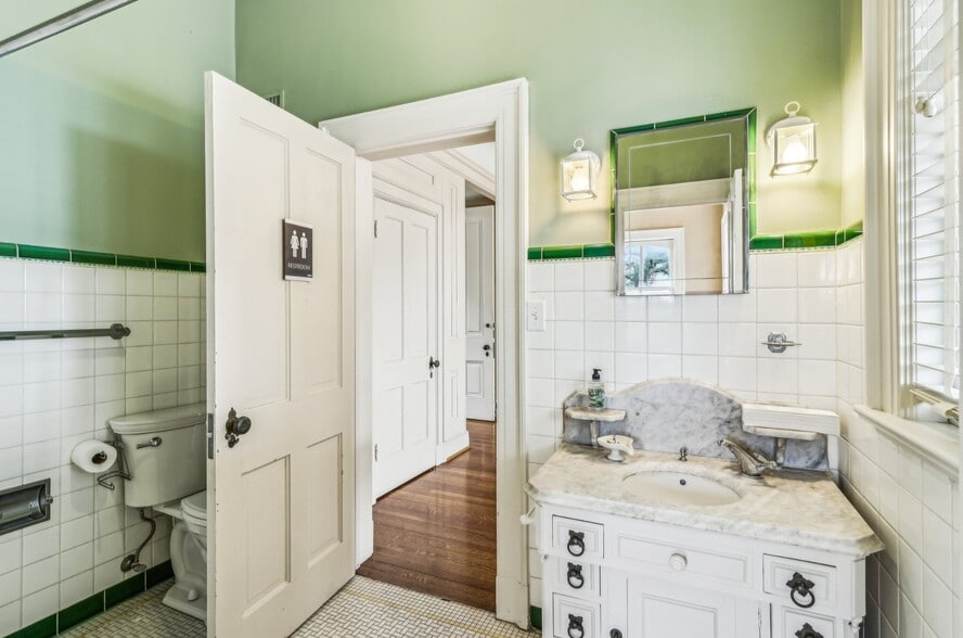 More Photos Of 7735 Mocking Bird Ln, San Antonio Lodge Meeting Hall For Sale