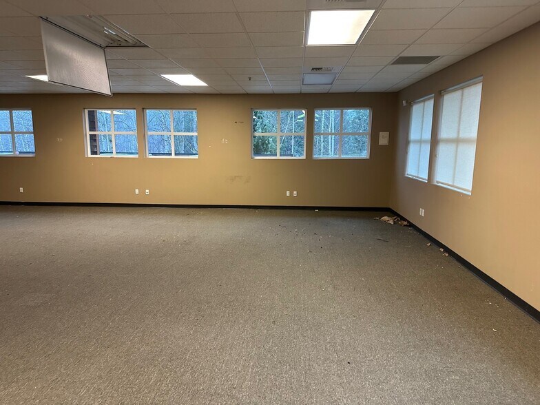 More Photos Of 8105 Birch Bay Square St, Blaine Office For Lease