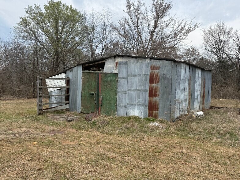 More Photos Of 18870 County Line Rd, Keota Manufacturing For Sale