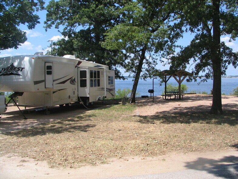 More Photos Of 505 Marina, Brenham Specialty For Sale
