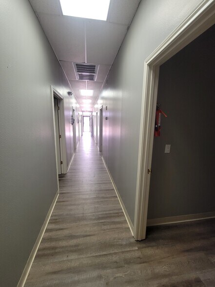 More Photos Of 5481-5499 Summerhill Rd, Texarkana Storefront Retail Office For Lease