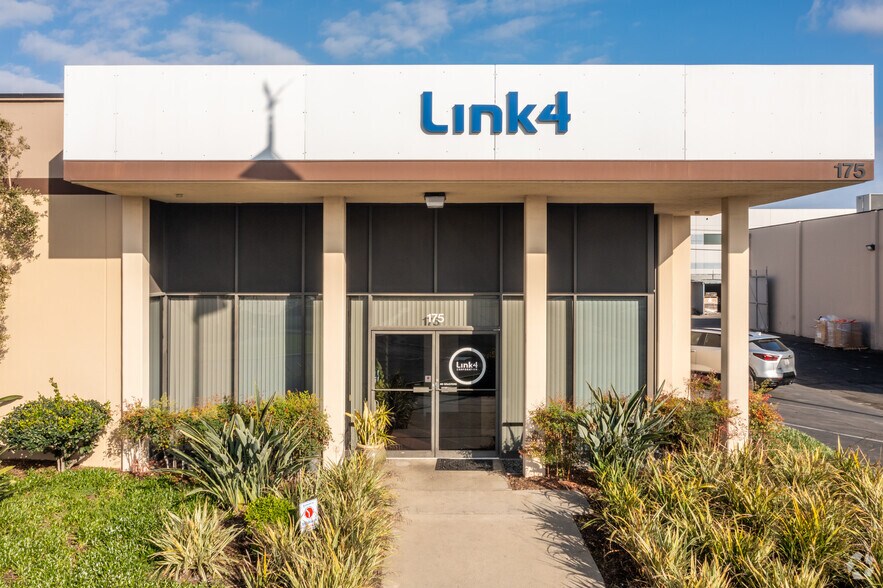 More Photos Of 175 E Freedom Ave, Anaheim Manufacturing For Lease