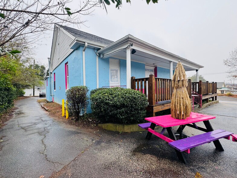 More Photos Of 732 W Taylor St, Griffin General Retail For Sale