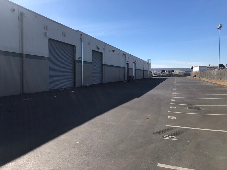 More Photos Of 2982 Teagarden St, San Leandro Warehouse For Sale
