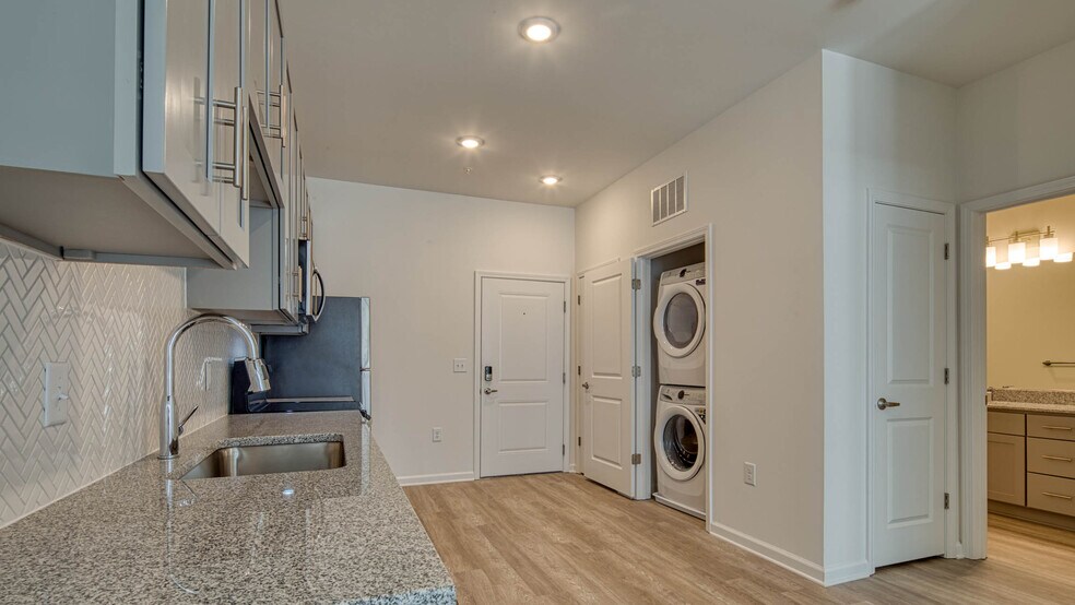 More Photos Of 5401 Commonwealth Centre Pky, Midlothian Apartments For Sale