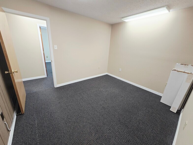 More Photos Of 437-443 Gaston Foster Rd, Orlando Office For Sale