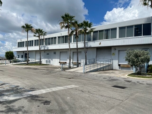 More Photos Of 1800 SW 34th St, Fort Lauderdale Distribution For Lease