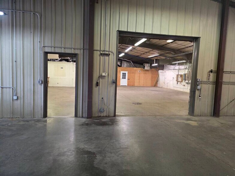 More Photos Of 1115 Commercial Ave, Reedsburg Service For Lease