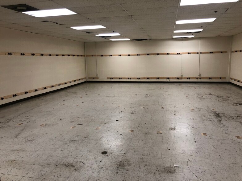 More Photos Of 5107 W University Blvd, Jacksonville Warehouse For Sale