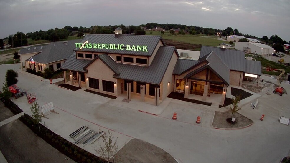 More Photos Of 2220 Sam Rayburn Hwy, Melissa Medical For Lease