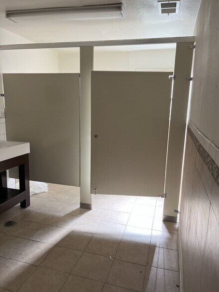More Photos Of 8225 Main St, Los Angeles Religious Facility For Lease