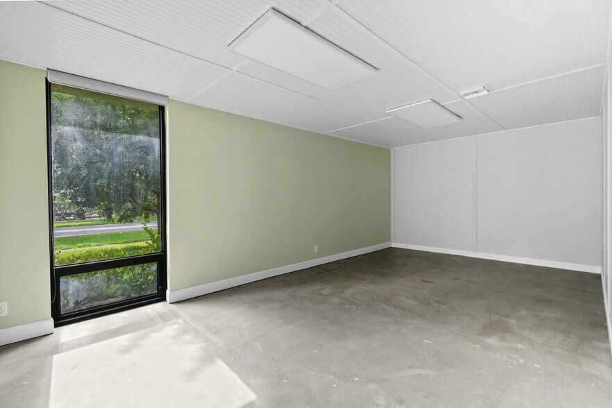 More Photos Of 469 Spencer Dr, West Palm Beach Medical For Lease