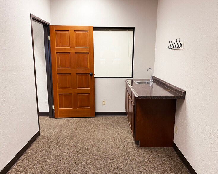 More Photos Of 16776 Bernardo Center Dr, San Diego Medical For Lease