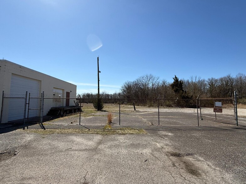 More Photos Of 385 Wheat Rd, Vineland Flex For Sale