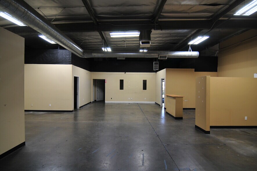 More Photos Of 9701-9729 Lurline Ave, Chatsworth Warehouse For Lease