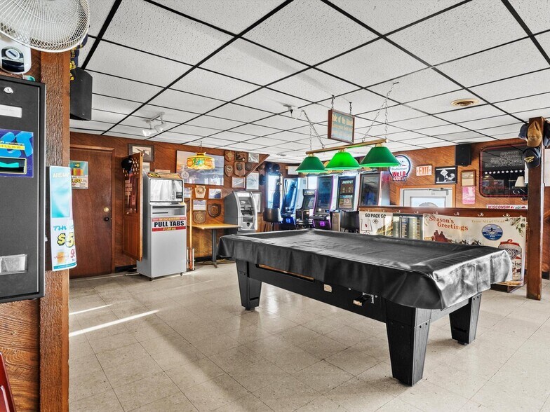 More Photos Of 4220 Memorial Dr, Two Rivers Bar For Sale