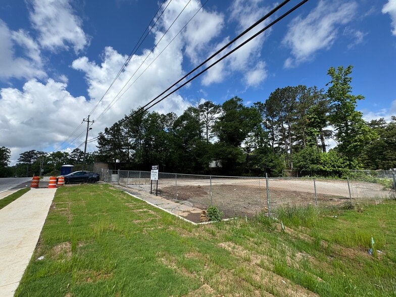 More Photos Of 321 Six Flags Pkwy SW, Mableton Land For Lease