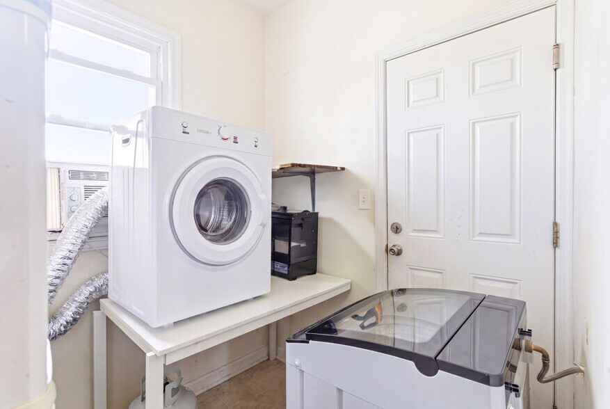 More Photos Of 237 Astor St, Newark Apartments For Sale