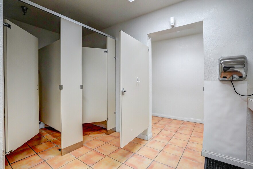 More Photos Of 950 S Central Ave, Compton Schools For Sale