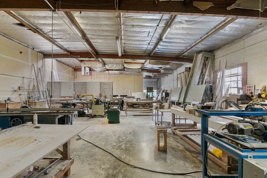 More Photos Of 8115 Lankershim Blvd, North Hollywood Warehouse For Lease