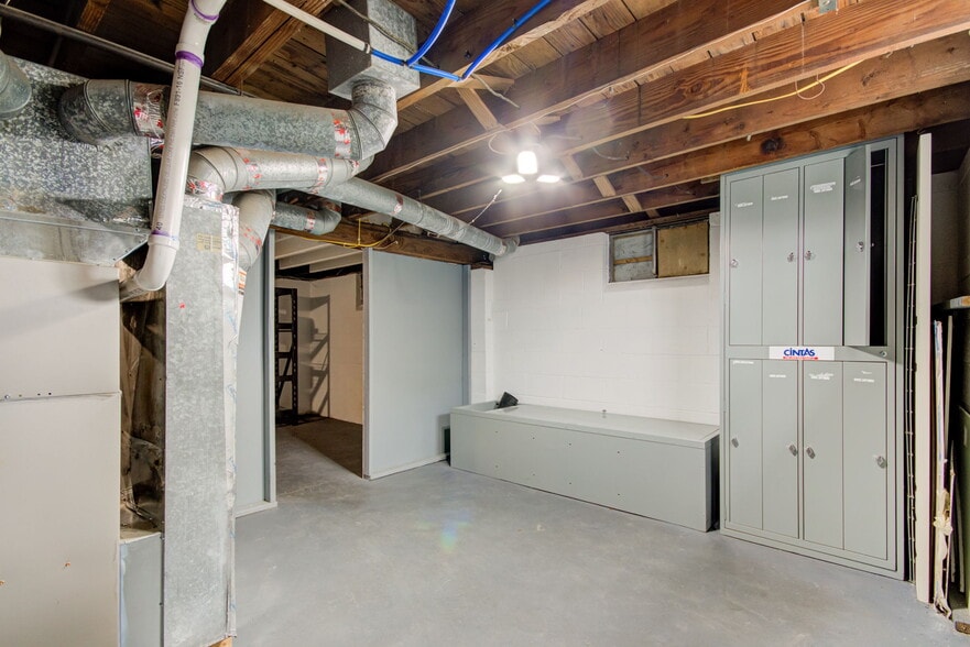 More Photos Of 4451 Old Allisonville Rd, Indianapolis Office For Sale