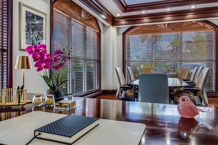 More Photos Of 599 9th St N, Naples Office For Sale