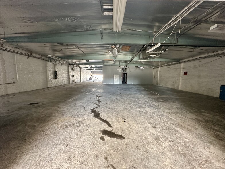 More Photos Of 10701 San Fernando Rd, Pacoima Warehouse For Lease