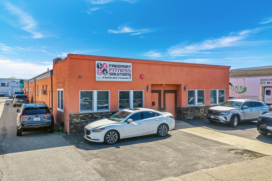 Primary Photo Of 27 Hanse Ave, Freeport Manufacturing For Sale