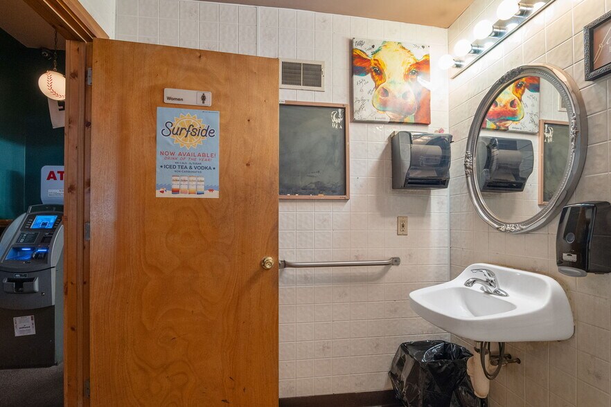 More Photos Of 1524 Van Vranken Ave, Schenectady Bar For Sale