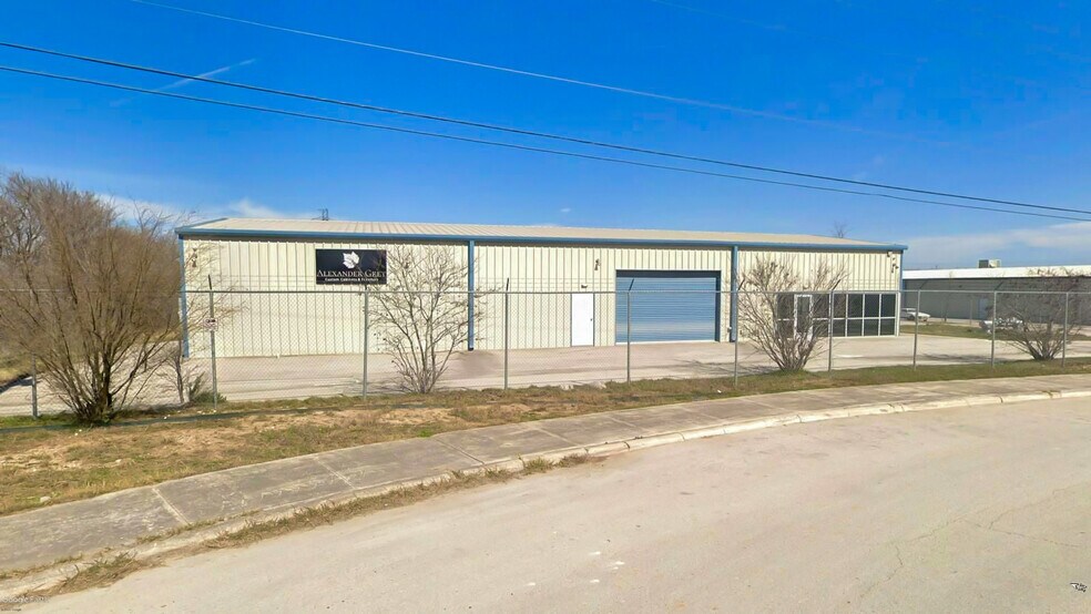 More Photos Of 10930 Gabriels Pl, San Antonio Showroom For Sale