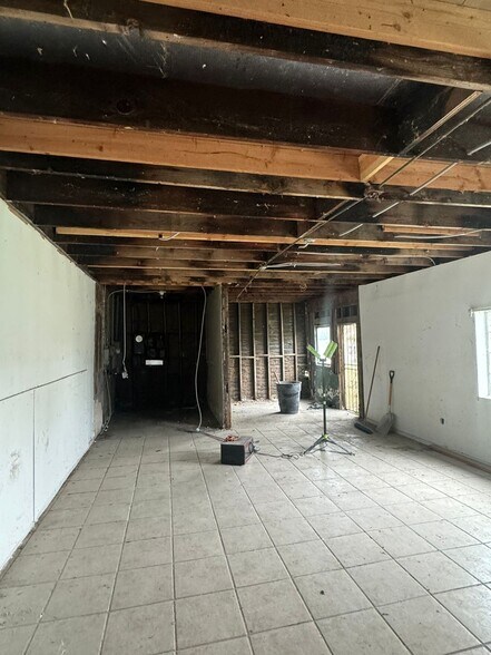 More Photos Of 1726 W Compton Blvd, Compton Storefront Retail Office For Sale