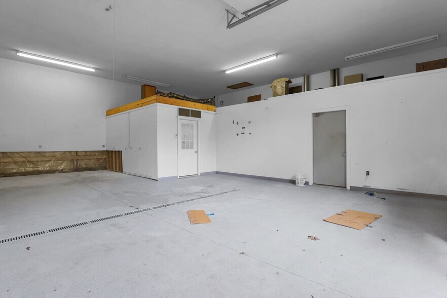 More Photos Of 1987 Coffman Rd, Newark Warehouse For Sale
