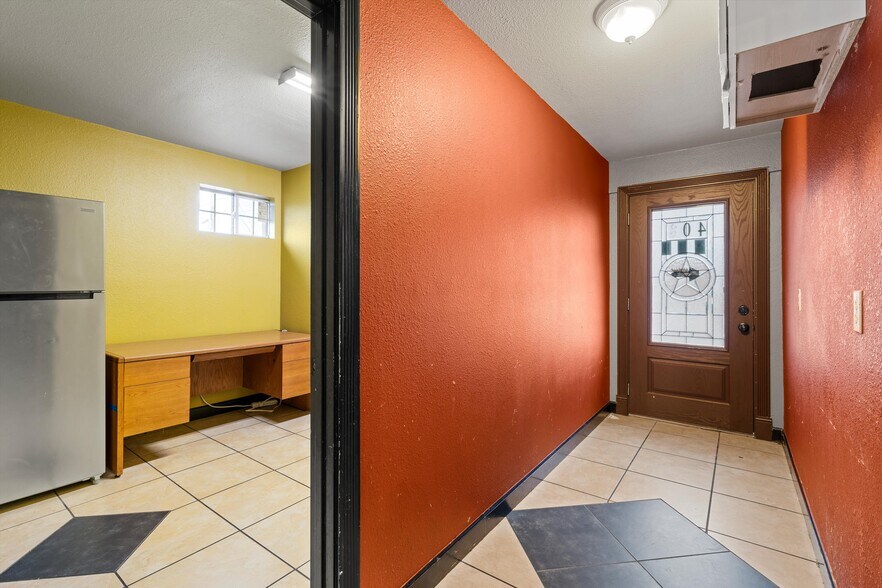 More Photos Of 408 N 25th St, Waco General Retail For Sale