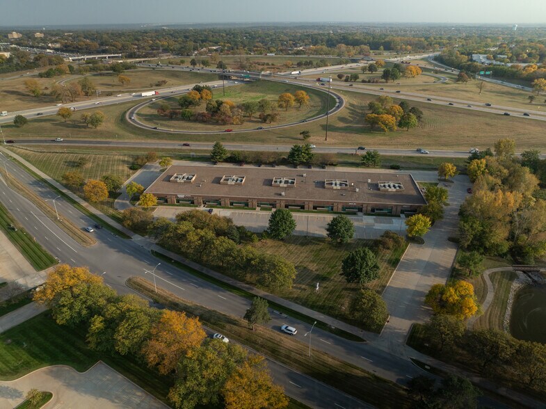 More Photos Of 5500 Westown Pky, West Des Moines Office For Lease